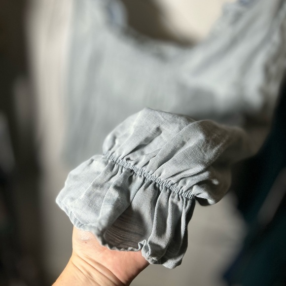 Who What Wear Women’s Peplum Smocked Balloon 3/4 Sleeve, Light Blue Medium - Picture 5 of 7